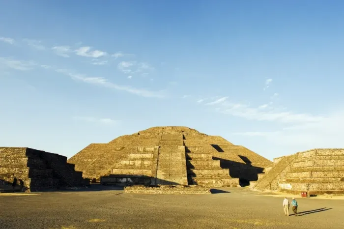Framed Print : Tourists at the Pyramid of the Moon at Teotihuacan, UNESCO World Heritage Site Framed Print : Tourists at the Pyramid of the Moon at Teotihuacan, UNESCO World Heritage Site