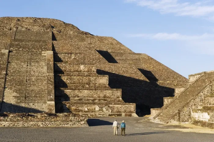 Framed Print : Tourists at the Pyramid of the Moon at Teotihuacan, UNESCO World Heritage Site Framed Print : Tourists at the Pyramid of the Moon at Teotihuacan, UNESCO World Heritage Site