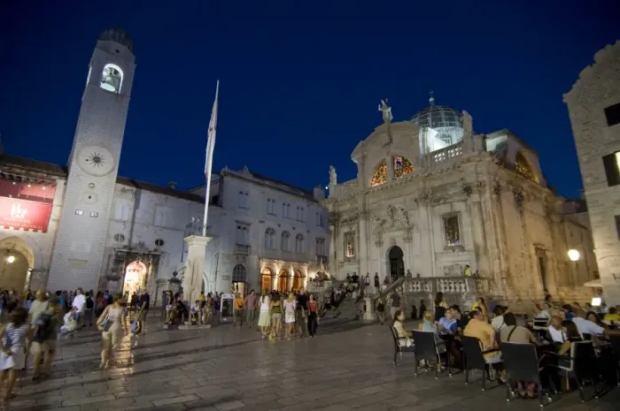 Framed Print : Tourists sitting in cafes at night time in Dubrovnik, Croatia, Europe Framed Print : Tourists sitting in cafes at night time in Dubrovnik, Croatia, Europe