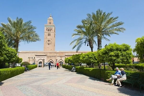 Tourists sitting in the gardens next to the Koutoubia Mosque, Marrakech (Marrakesh), Morocco, North Africa, Africa