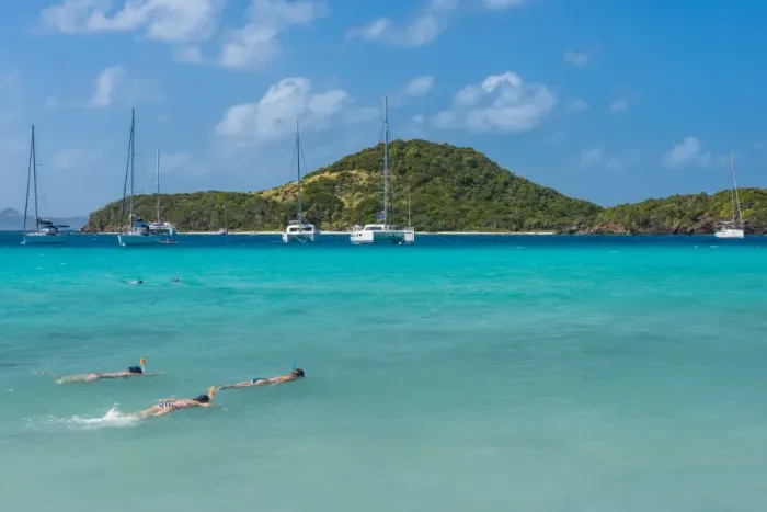 Framed Print : Tourists snorkeling in the turquoise waters of the Tobago Cays, The Grenadines, St. Vincent and the Grenadines, Windward Islands, West Indies, Caribbean, Central America Framed Print : Tourists snorkeling in the turquoise waters of the Tobago Cays, The Grenadines, St. Vincent and the Grenadines, Windward Islands, West Indies, Caribbean, Central America