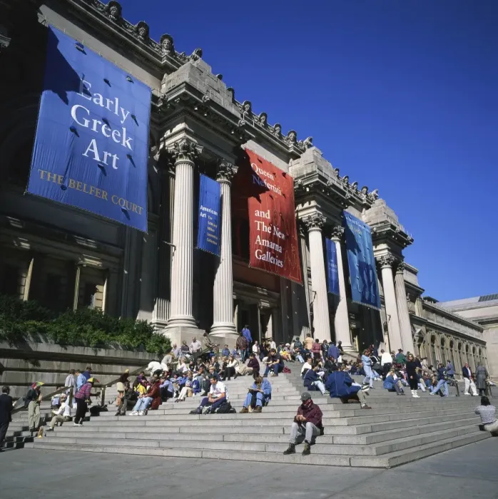 Framed Print : Tourists on the steps of Metropolitan Museum of Art Framed Print : Tourists on the steps of Metropolitan Museum of Art