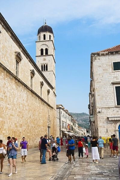 Tourists on Stradun and the Franciscan Monastery, Dubrovnik Old Town, UNESCO World Heritage Site, Dubrovnik, Croatia, Europe