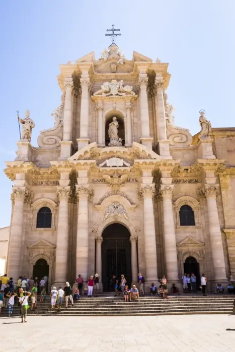 Framed Print : Tourists at the Temple of Athena (Syracuse Cathedral), Ortigia (Ortygia), Syracuse, UNESCO World Heritage Site, Sicily, Italy, Europe