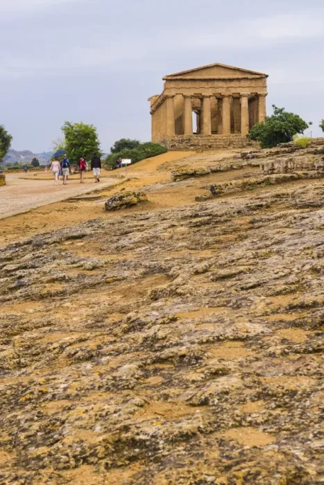 Framed Print : Tourists at the Temple of Concordia (Tempio della Concordia), Valley of the Temples (Valle dei Templi), Agrigento, UNESCO World Heritage Site, Sicily, Italy, Europe Framed Print : Tourists at the Temple of Concordia (Tempio della Concordia), Valley of the Temples (Valle dei Templi), Agrigento, UNESCO World Heritage Site, Sicily, Italy, Europe