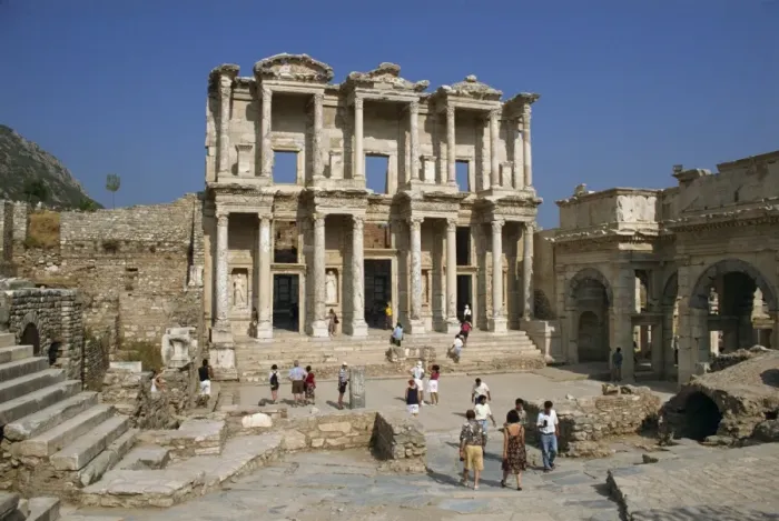 Framed Print : Tourists visiting the Roman Library of Celsus dating Framed Print : Tourists visiting the Roman Library of Celsus dating