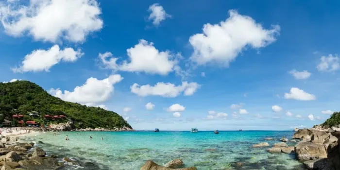 Framed Print : Toursits enjoy the clear water and sun at a beach on the Thai island of Koh Tao, Thailand Framed Print : Toursits enjoy the clear water and sun at a beach on the Thai island of Koh Tao, Thailand