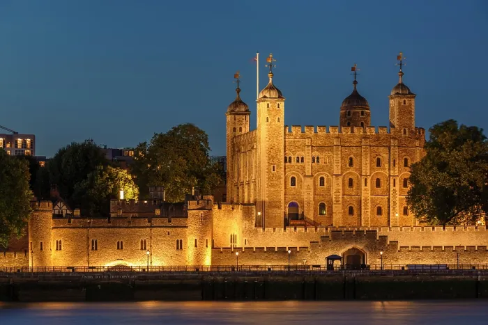 Framed Print : Tower of London on River Thames, London, England