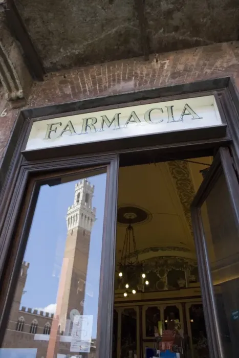 Framed Print : The tower of Palazzo Pubblico reflected in Farmacia window, Piazza del Campo Framed Print : The tower of Palazzo Pubblico reflected in Farmacia window, Piazza del Campo