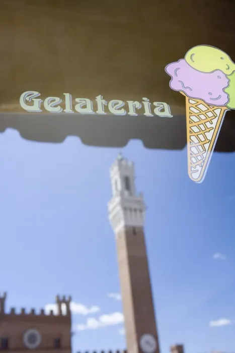 Framed Print : The tower of Palazzo Pubblico reflected in Gelateria window, Piazza del Campo Framed Print : The tower of Palazzo Pubblico reflected in Gelateria window, Piazza del Campo