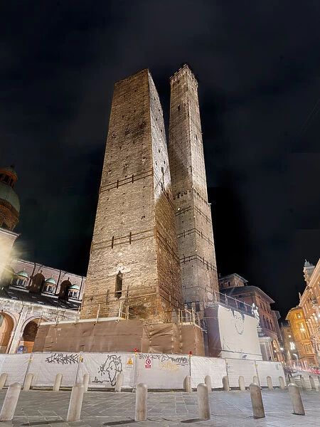 The two Towers of Bologna, Garisenda and Asinelli towers, Bologna, Emilia Romagna, Italy