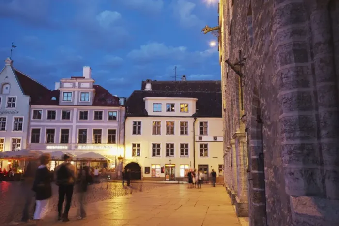 Framed Print : Town Hall Square (Raekoja Plats) at dusk, Tallinn, Estonia, Baltic States, Europe Framed Print : Town Hall Square (Raekoja Plats) at dusk, Tallinn, Estonia, Baltic States, Europe