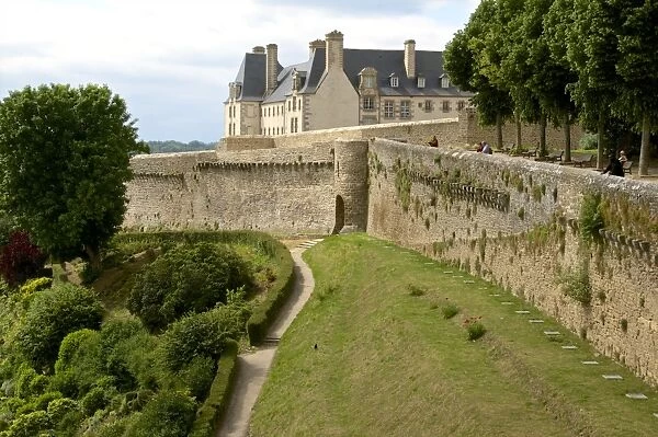 Town ramparts dating from the 13th 15th centuries, tower and English Garden, Old Town, Dinan, Brittany, Cotes d Armor, France, Europe
