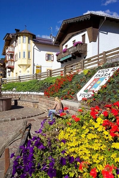 Town Square, Vigo di Fassa, Fassa Valley, Trento Province, Trentino-Alto Adige  /  South Tyrol, Italian Dolomites, Italy, Europe
