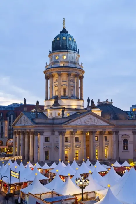Framed Print : Traditional Christmas Market at Gendarmenmarkt, illuminated at dusk, Berlin