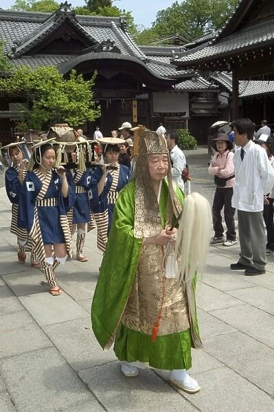 Traditional dress and procession for tea ceremony