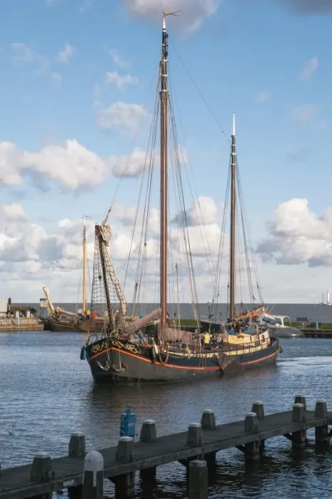 Framed Print : Traditional Dutch merchant ship sailing into Volendam harbour, North Holland Province, The Netherlands (Holland), Europe Framed Print : Traditional Dutch merchant ship sailing into Volendam harbour, North Holland Province, The Netherlands (Holland), Europe