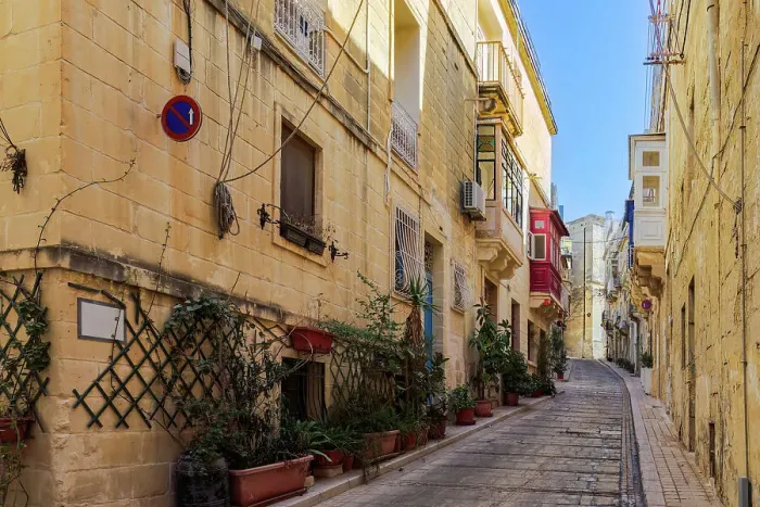 Framed Print : Traditional Maltese limestone buildings with coloured balconies in the vibrant alleys of the old city Birgu (Citta Vittoriosa), Malta, Mediterranean, Europe Framed Print : Traditional Maltese limestone buildings with coloured balconies in the vibrant alleys of the old city Birgu (Citta Vittoriosa), Malta, Mediterranean, Europe