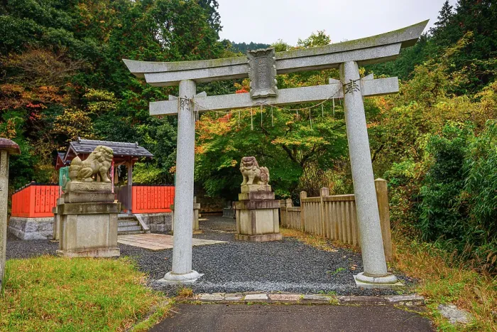 Framed Print : Traditional Shinto torii gate with guardian lion-dog statues surrounded by autumn foliage on Mount Hiei, near Kyoto, Honshu, Japan