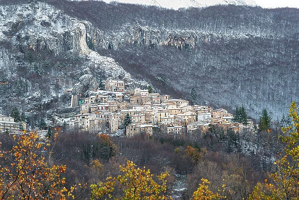 Traditional stone mountain village of Pietracamela with the first snowfall, Gran Sasso and Monti della Laga National Park, Apennines, Teramo province, Abruzzo, Italy, Europe