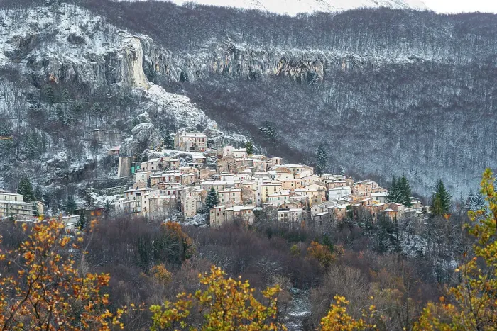 Framed Print : Traditional stone mountain village of Pietracamela with the first snowfall, Gran Sasso and Monti della Laga National Park, Apennines, Teramo province, Abruzzo, Italy, Europe Framed Print : Traditional stone mountain village of Pietracamela with the first snowfall, Gran Sasso and Monti della Laga National Park, Apennines, Teramo province, Abruzzo, Italy, Europe