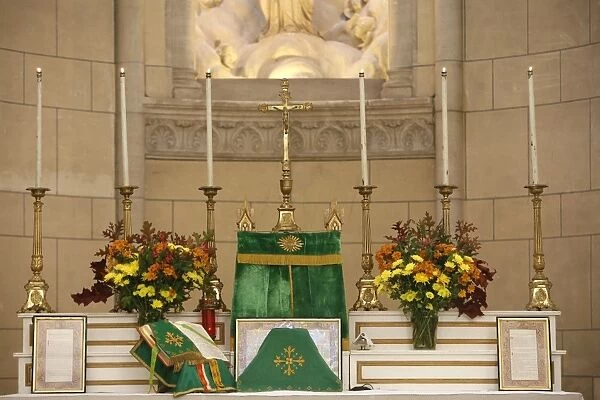 Traditionalist Mass in Notre-Dame du Carmel chapel, Fontainebleau, Seine-et-Marne