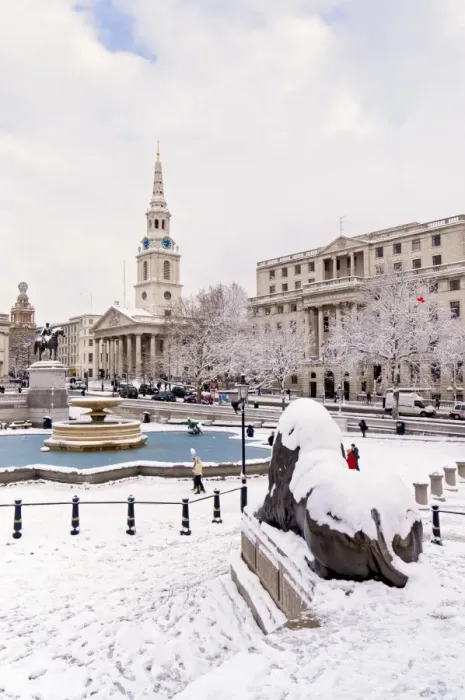 Framed Print : Trafalgar Square in winter snow, London, England, United Kingdom, Europe Framed Print : Trafalgar Square in winter snow, London, England, United Kingdom, Europe