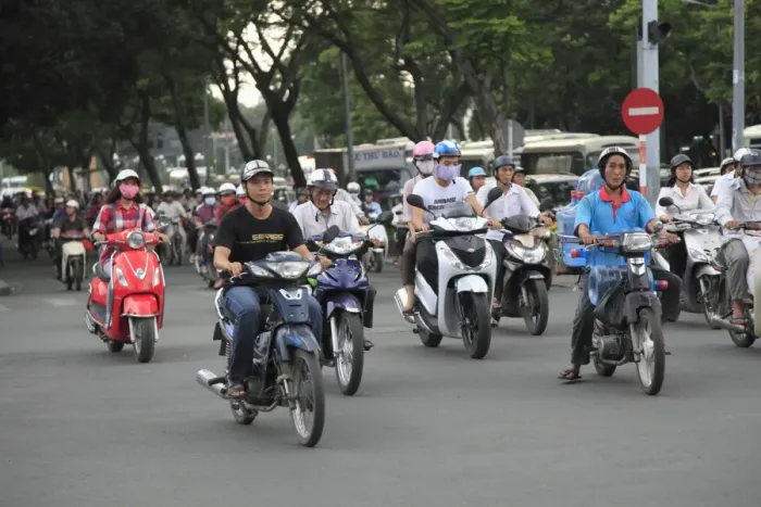 Framed Print : Traffic, motorbikes, Le Loi Boulevard, Ho Chi Minh City (Saigon), Vietnam, Indochina, Southeast Asia, Asia Framed Print : Traffic, motorbikes, Le Loi Boulevard, Ho Chi Minh City (Saigon), Vietnam, Indochina, Southeast Asia, Asia