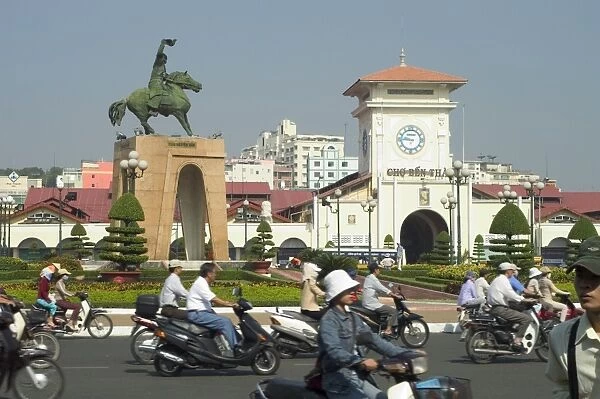 Tran Nguyen Han statue