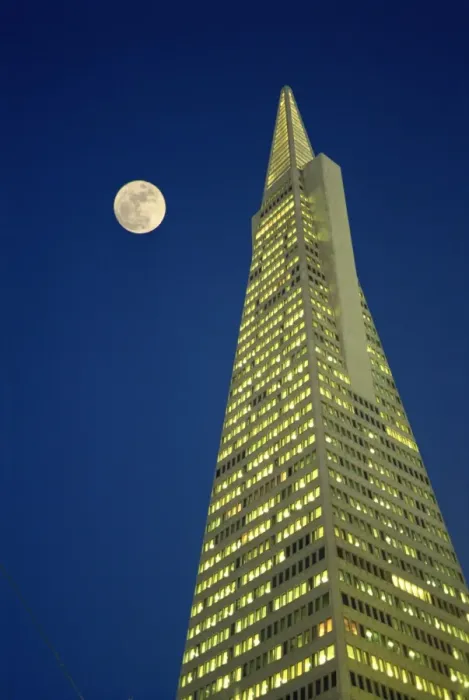 Framed Print : The Transamerica Pyramid, illuminated at dusk with full moon, designed by the architect William Pereira and built in 1972, San Francisco, California, United States of America Framed Print : The Transamerica Pyramid, illuminated at dusk with full moon, designed by the architect William Pereira and built in 1972, San Francisco, California, United States of America