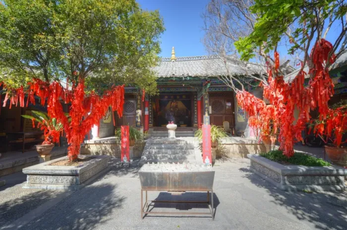 Framed Print : Trees with red ribbons at Pu Xian Temple in Lijiang Old Town, UNESCO World Heritage Site, Lijiang, Yunnan, China, Asia Framed Print : Trees with red ribbons at Pu Xian Temple in Lijiang Old Town, UNESCO World Heritage Site, Lijiang, Yunnan, China, Asia