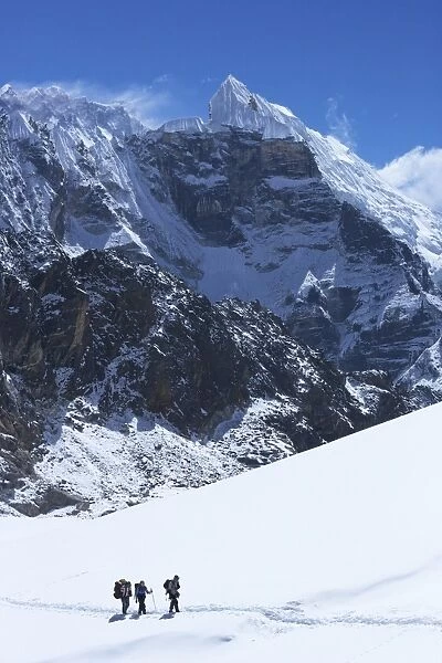 Trekkers crossing glacier on Cho La Pass, with peak of Lobuche East behind, Solukhumbu district, Sagarmatha National Park, UNESCO World Heritage Site, Nepal, Himalayas, Asia