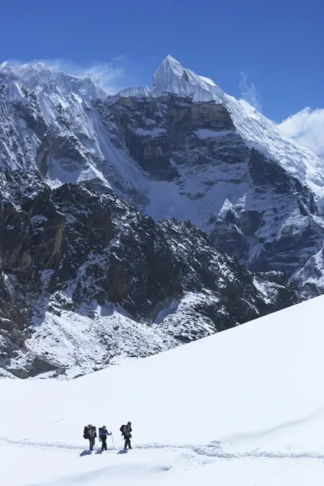Framed Print : Trekkers crossing glacier on Cho La Pass, with peak of Lobuche East behind, Solukhumbu district, Sagarmatha National Park, UNESCO World Heritage Site, Nepal, Himalayas, Asia Framed Print : Trekkers crossing glacier on Cho La Pass, with peak of Lobuche East behind, Solukhumbu district, Sagarmatha National Park, UNESCO World Heritage Site, Nepal, Himalayas, Asia