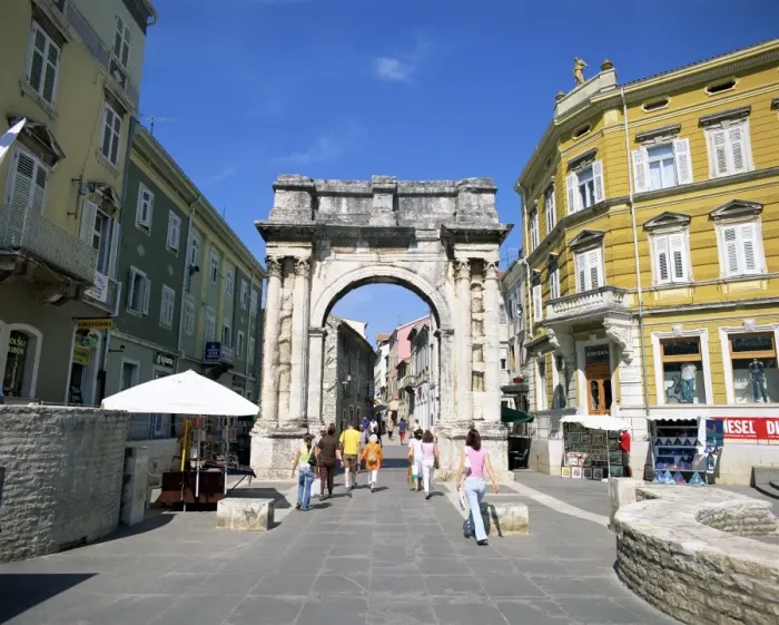 Framed Print : The Triumphal Arch of Segius dating from 27BC, Pula, Istria, Croatia, Europe Framed Print : The Triumphal Arch of Segius dating from 27BC, Pula, Istria, Croatia, Europe