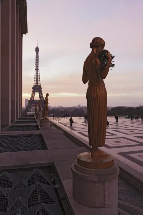 Framed Print : Trocadero and Eiffel Tower at sunrise, Paris, Ile de France, France, Europe Framed Print : Trocadero and Eiffel Tower at sunrise, Paris, Ile de France, France, Europe