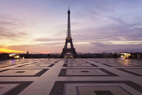 Trocadero and Eiffel Tower at sunrise, Paris, Ile de France, France, Europe