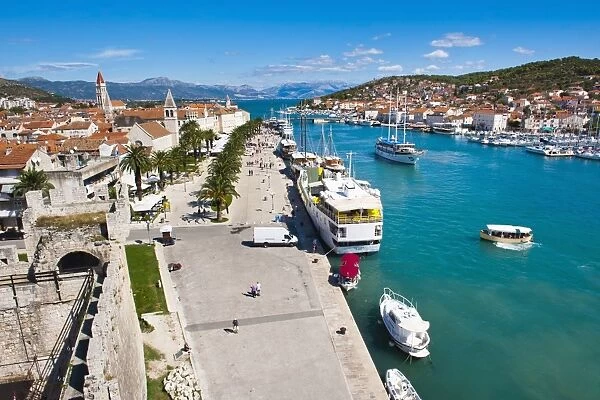Trogir waterfront, Obala Bana Berislavica, Trogir, UNESCO World Heritage Site, Dalmatian Coast, Adriatic, Croatia, Europe