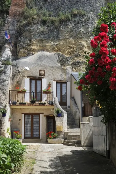 Framed Print : Troglodyte house, Amboise, UNESCO World Heritage Site, Indre-et-Loire, Centre, France, Europe Framed Print : Troglodyte house, Amboise, UNESCO World Heritage Site, Indre-et-Loire, Centre, France, Europe