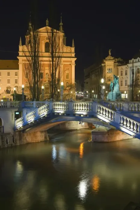 Framed Print : Tromstovje Triple bridge over the River Ljubljanica Framed Print : Tromstovje Triple bridge over the River Ljubljanica