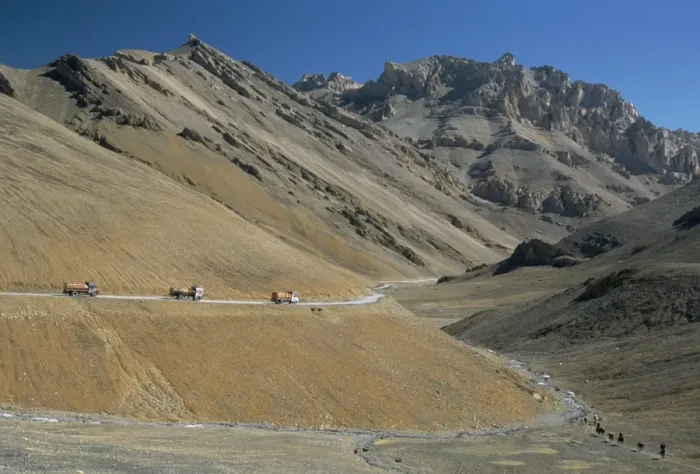 Framed Print : Trucks on the Lachalang Pass