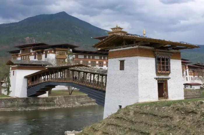 Framed Print : The tsong, an old castle of Punakha, Bhutan, Asia