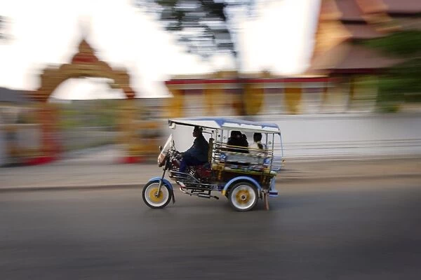 Tuk Tuk racing through Vientiane
