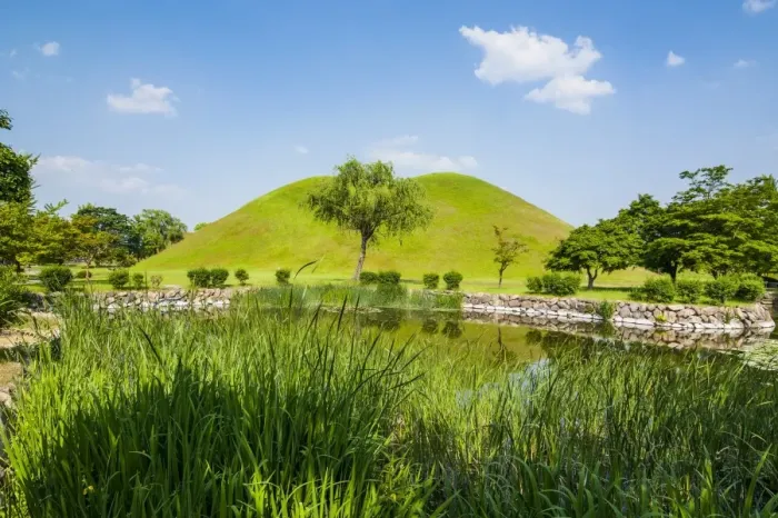 Framed Print : Tumuli park with its tombs from the Shilla monarchs, Gyeongju, UNESCO World Heritage Site, South Korea, Asia Framed Print : Tumuli park with its tombs from the Shilla monarchs, Gyeongju, UNESCO World Heritage Site, South Korea, Asia