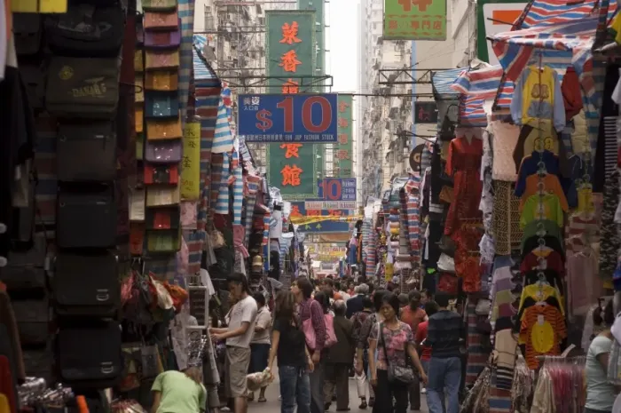 Framed Print : Tung Choi Street, Mong Kok district market, Kowloon, Hong Kong, China, Asia Framed Print : Tung Choi Street, Mong Kok district market, Kowloon, Hong Kong, China, Asia