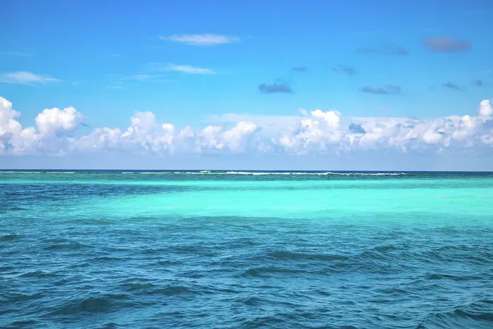 Framed Print : Turquoise sea and blue sky, The Maldives, Indian Ocean Framed Print : Turquoise sea and blue sky, The Maldives, Indian Ocean