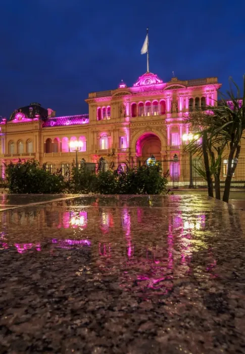 Framed Print : Twilight view of the Casa Rosada on Plaza de Mayo, Monserrat, City of Buenos Aires Framed Print : Twilight view of the Casa Rosada on Plaza de Mayo, Monserrat, City of Buenos Aires