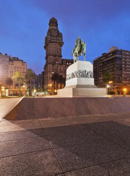 Framed Print : Twilight view of Independence Square, Montevideo, Uruguay, South America Framed Print : Twilight view of Independence Square, Montevideo, Uruguay, South America