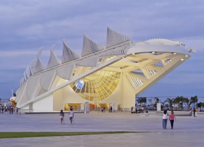 Framed Print : Twilight view of the Museum of Tomorrow (Museu do Amanha) by Santiago Calatrava, Praca Maua Framed Print : Twilight view of the Museum of Tomorrow (Museu do Amanha) by Santiago Calatrava, Praca Maua
