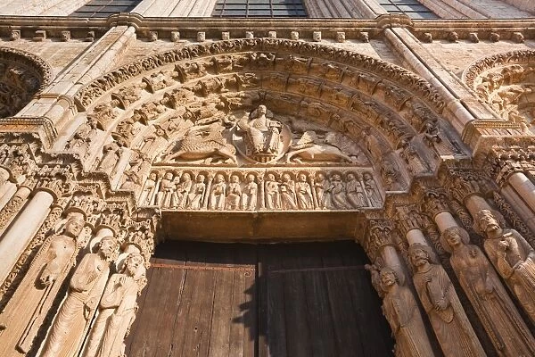 The tympanum on the west front of Chartres Cathedral, UNESCO World Heritage Site, Chartres, Eure-et-Loir, Centre, France, Europe