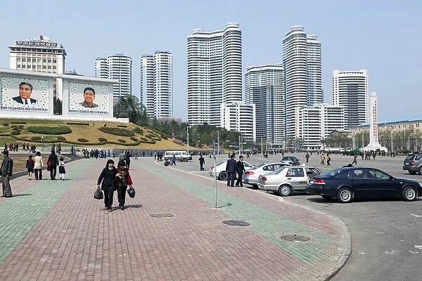 Typical city street scene, Pyongyang, Democratic Peoples Republic of Korea (DPRK), North Korea, Asia